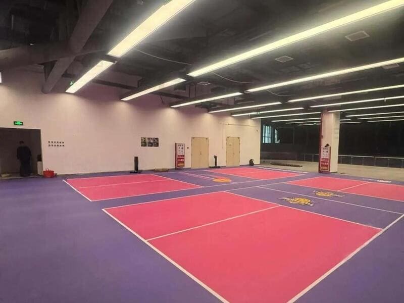 Technical diagram of PVC flooring layers and thickness specs